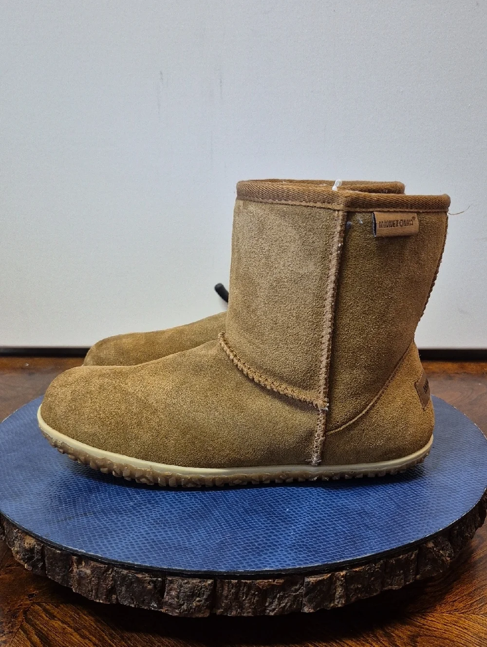 Minnetonka Womens Olympia Short Boots in Golden Tan Size 8M (#1032s)
